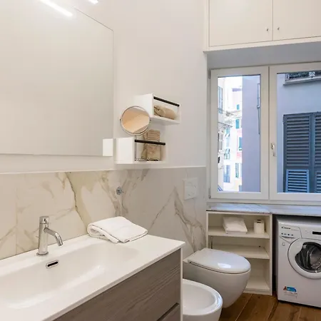 Lovely Flats In Historic Center Genua