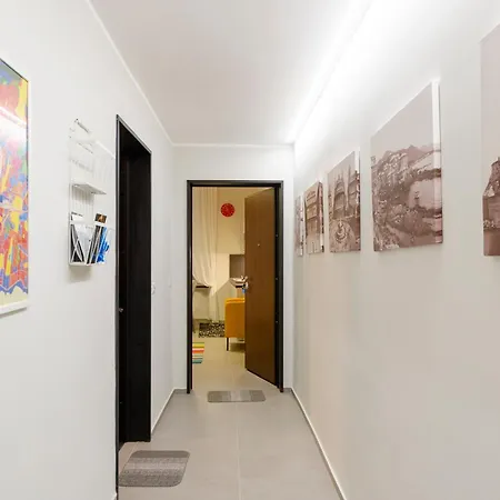 Lovely Flats In Historic Center Genua